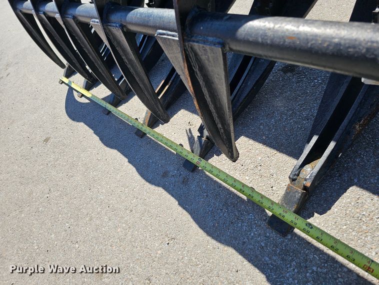 image for item LE9369 70" W skid steer grapple bucket