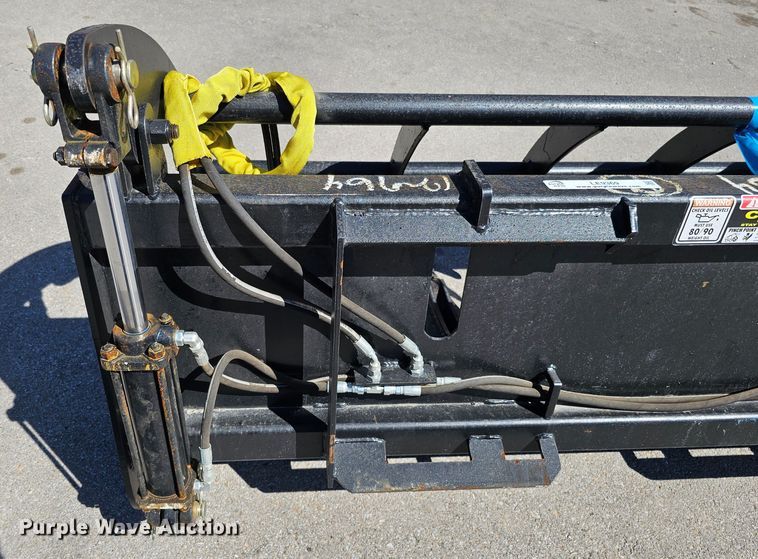 image for item LE9369 70" W skid steer grapple bucket