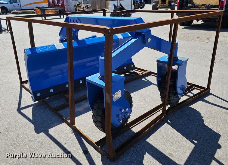 image for item LE9371 2022 TopCat SSSG72  skid steer grader