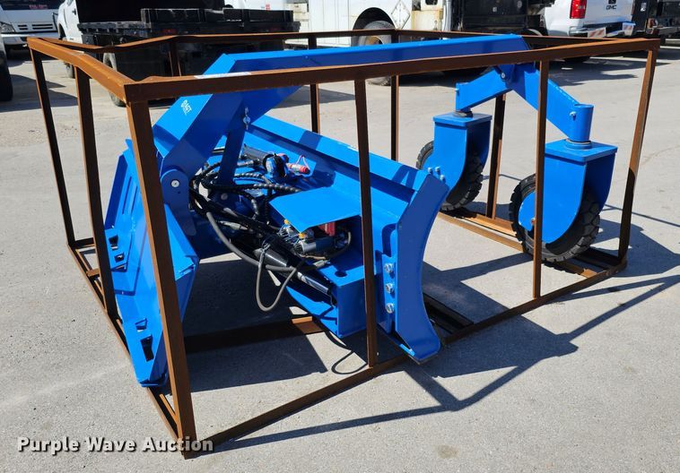 image for item LE9371 2022 TopCat SSSG72  skid steer grader