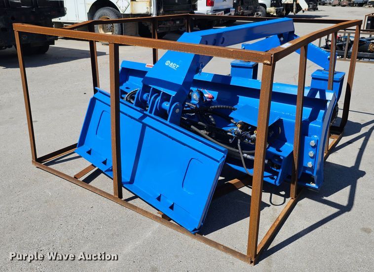 image for item LE9371 2022 TopCat SSSG72  skid steer grader