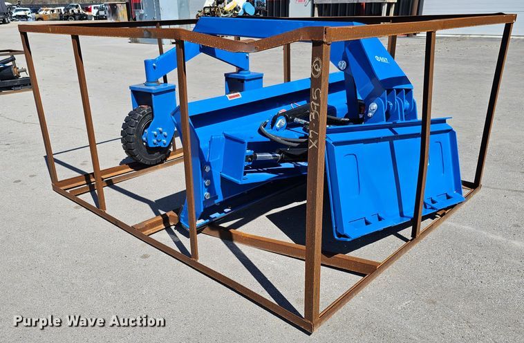 image for item LE9371 2022 TopCat SSSG72  skid steer grader