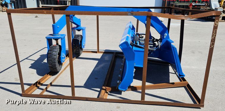 image for item LE9371 2022 TopCat SSSG72  skid steer grader