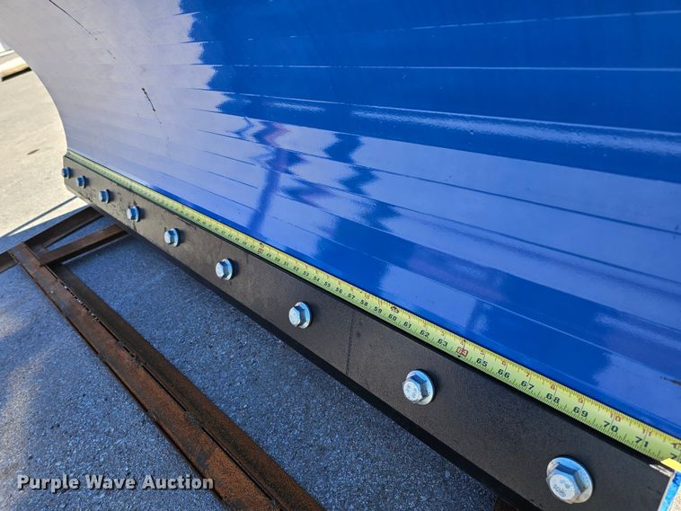 image for item LE9371 2022 TopCat SSSG72  skid steer grader