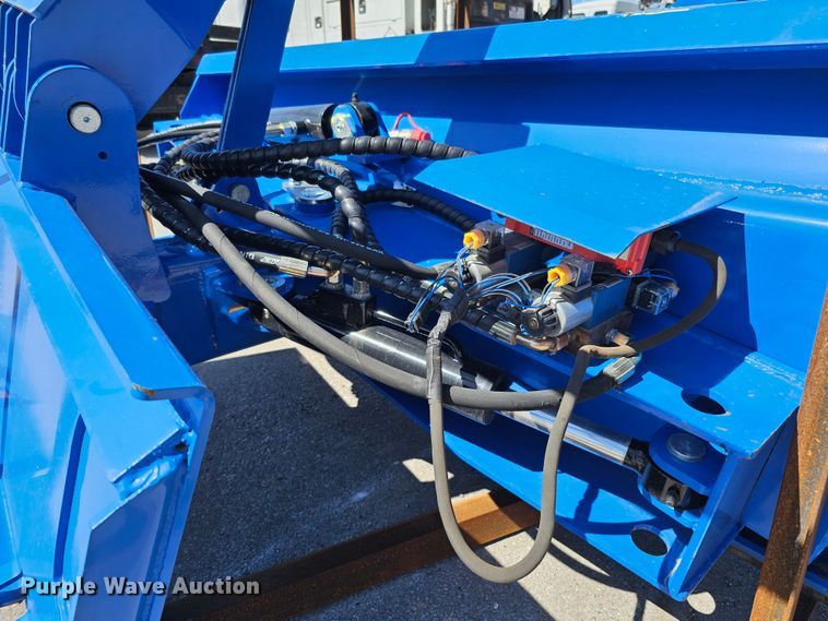 image for item LE9371 2022 TopCat SSSG72  skid steer grader