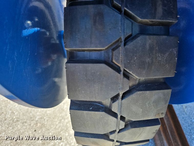 image for item LE9371 2022 TopCat SSSG72  skid steer grader