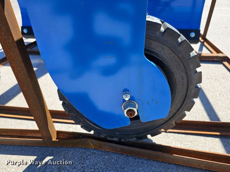 image for item LE9371 2022 TopCat SSSG72  skid steer grader