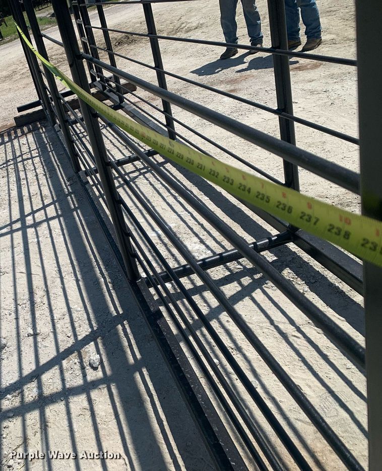 image for item LH9559 2023 WM Welding  livestock alley with palpation gates