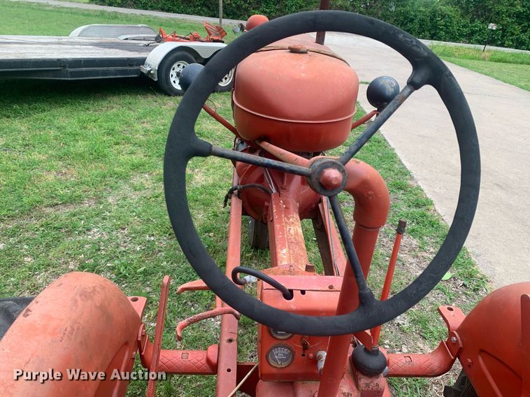 image for item LH9561 BF Avery  tractor
