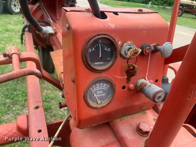 image for item LH9561 BF Avery  tractor