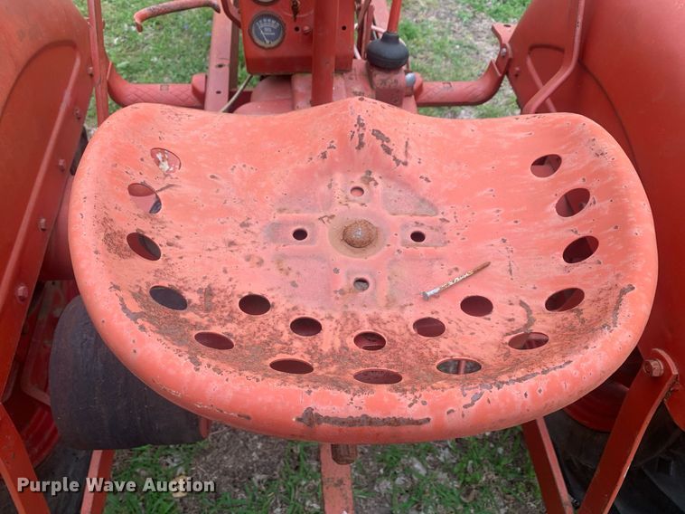 image for item LH9561 BF Avery  tractor