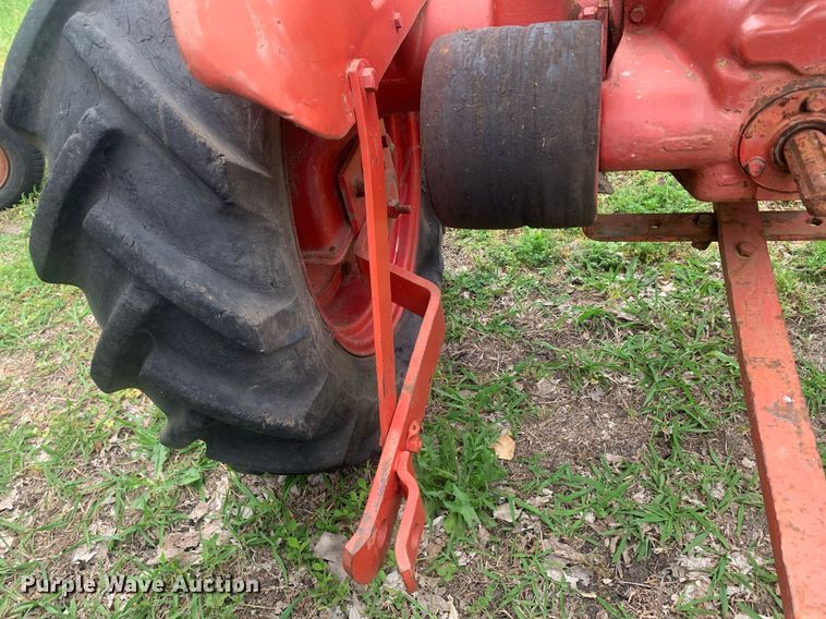 image for item LH9561 BF Avery  tractor