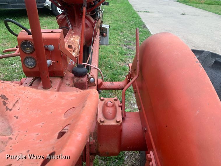 image for item LH9561 BF Avery  tractor