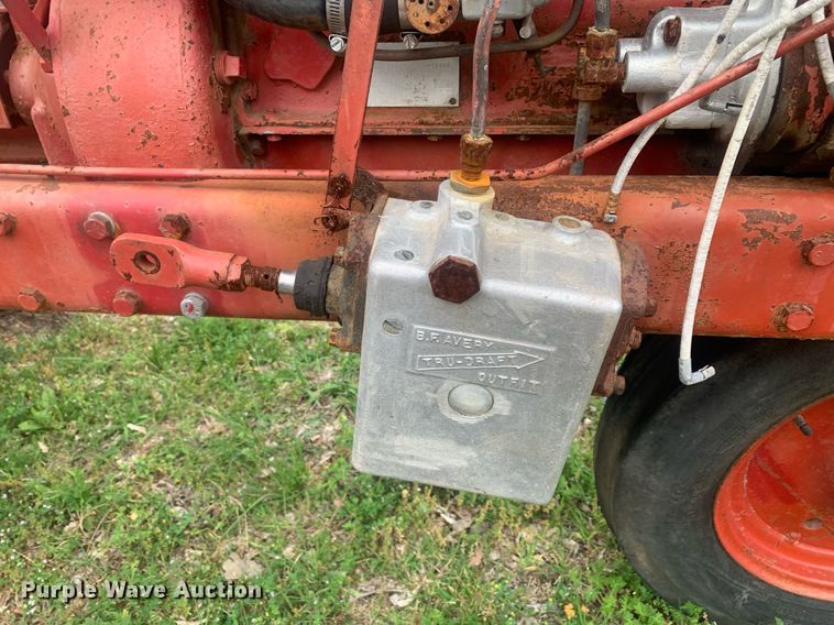 image for item LH9561 BF Avery  tractor