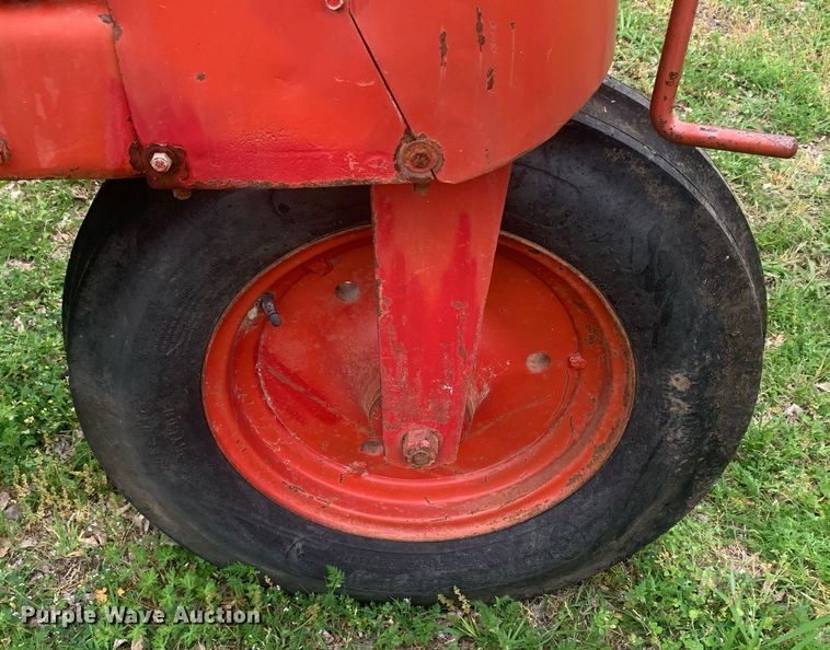 image for item LH9561 BF Avery  tractor