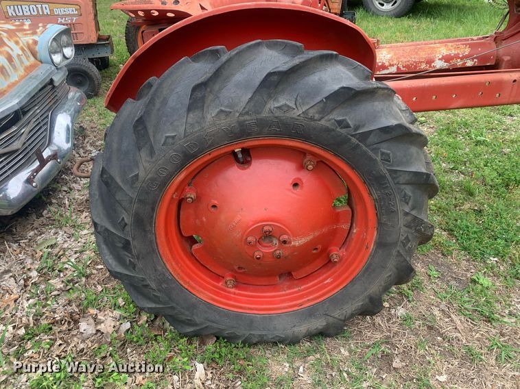 image for item LH9561 BF Avery  tractor