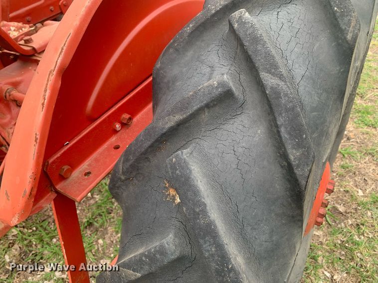 image for item LH9561 BF Avery  tractor