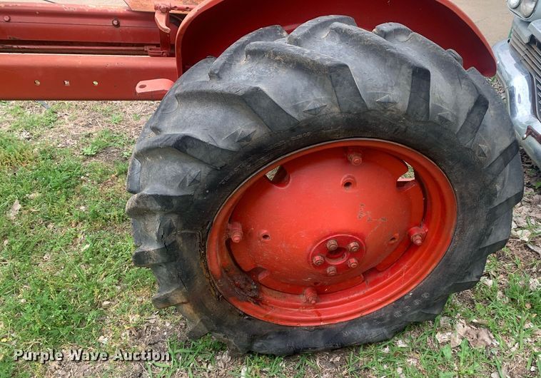 image for item LH9561 BF Avery  tractor