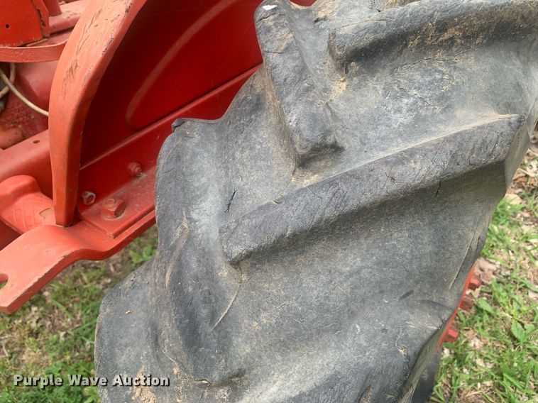 image for item LH9561 BF Avery  tractor