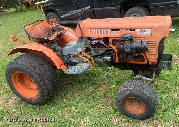 image for item LH9565 1981 Kubota B6100HST-E  lawn tractor