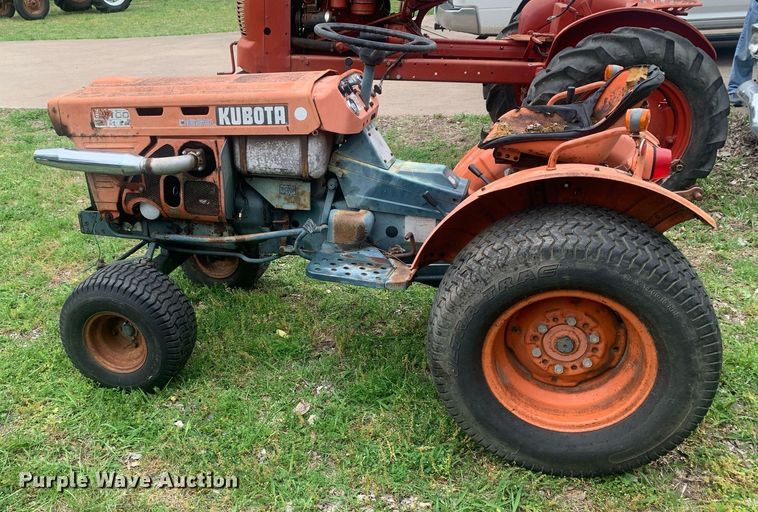 image for item LH9565 1981 Kubota B6100HST-E  lawn tractor