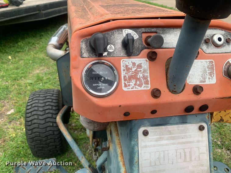 image for item LH9565 1981 Kubota B6100HST-E  lawn tractor