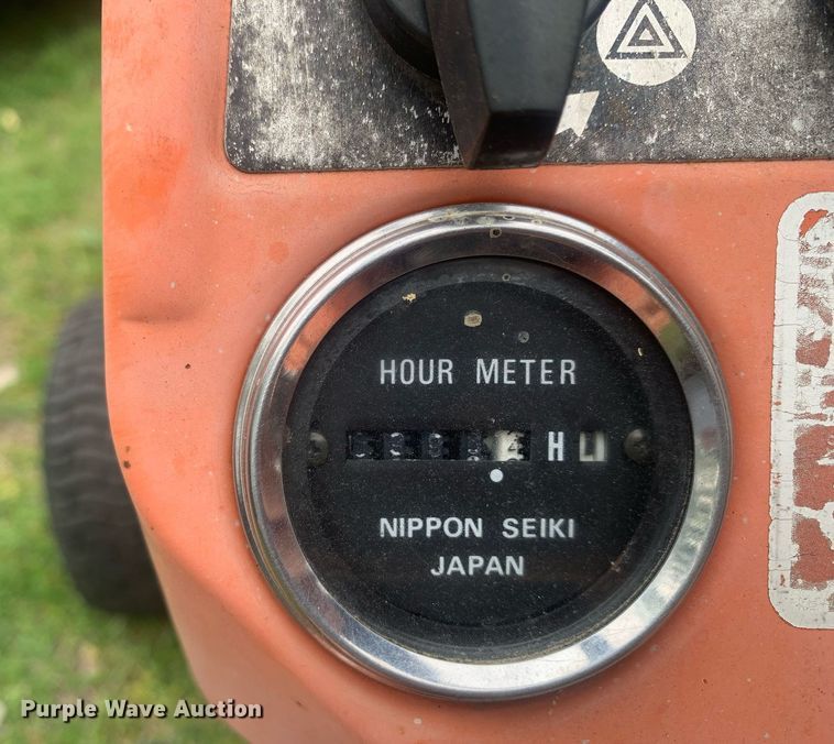 image for item LH9565 1981 Kubota B6100HST-E  lawn tractor