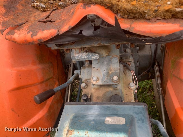 image for item LH9565 1981 Kubota B6100HST-E  lawn tractor