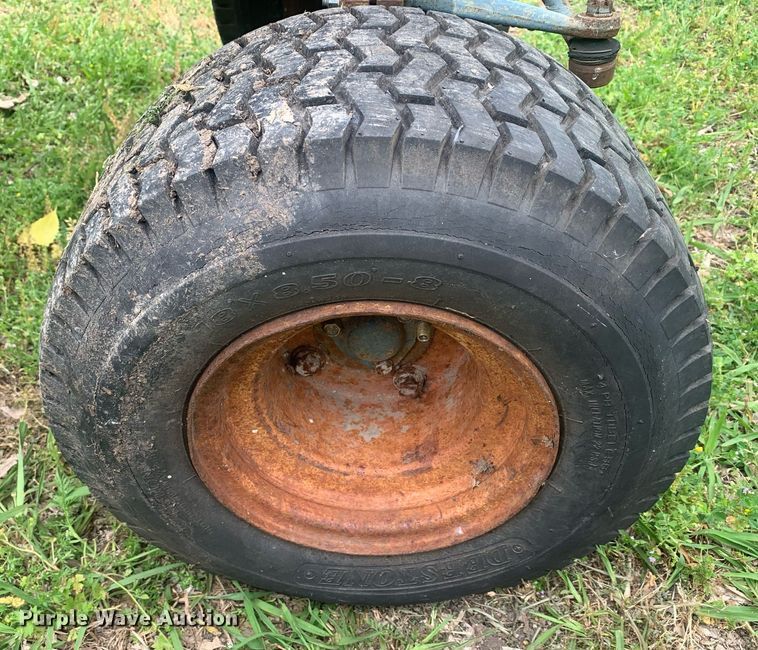 image for item LH9565 1981 Kubota B6100HST-E  lawn tractor