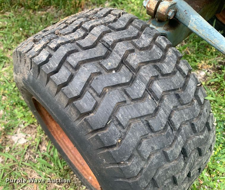 image for item LH9565 1981 Kubota B6100HST-E  lawn tractor