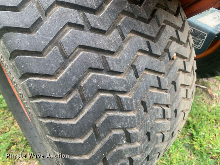 image for item LH9565 1981 Kubota B6100HST-E  lawn tractor