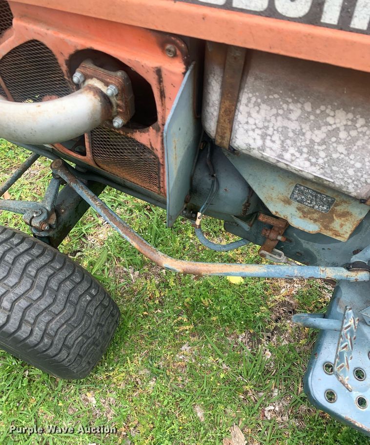 image for item LH9565 1981 Kubota B6100HST-E  lawn tractor