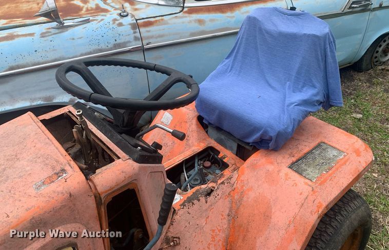 image for item LH9566 Kubota G6200  lawn tractor