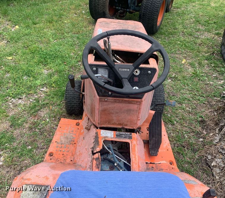 image for item LH9566 Kubota G6200  lawn tractor