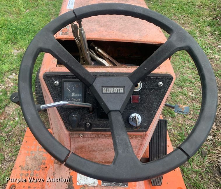image for item LH9566 Kubota G6200  lawn tractor