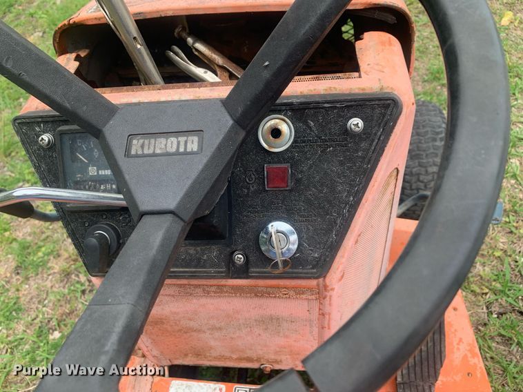 image for item LH9566 Kubota G6200  lawn tractor