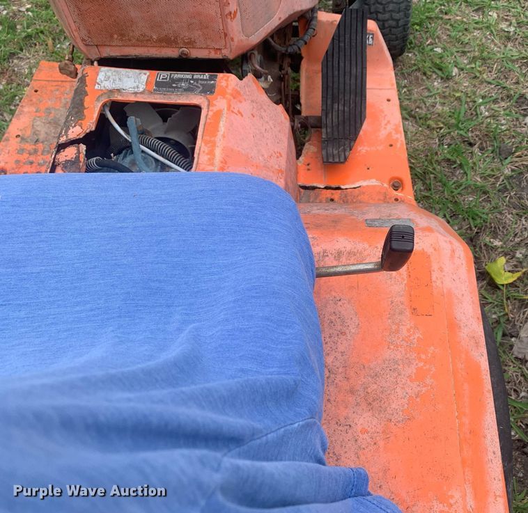 image for item LH9566 Kubota G6200  lawn tractor
