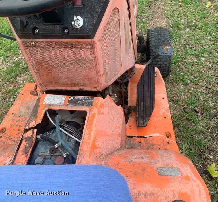 image for item LH9566 Kubota G6200  lawn tractor