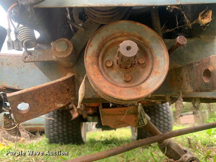 image for item LH9566 Kubota G6200  lawn tractor