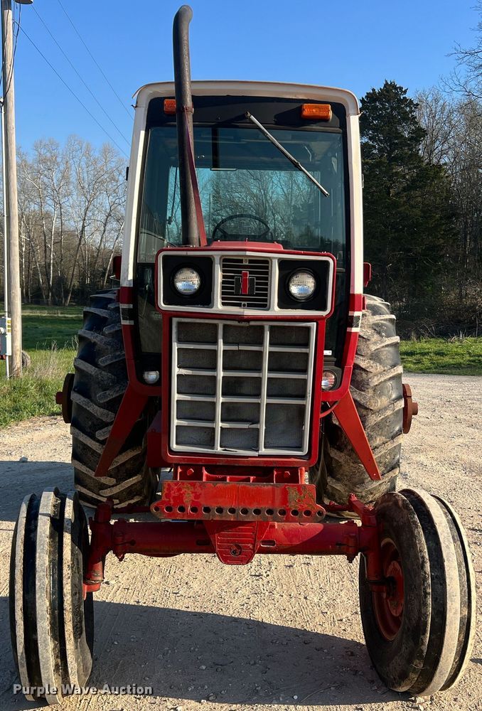 image for item LI9622 International 1586  tractor