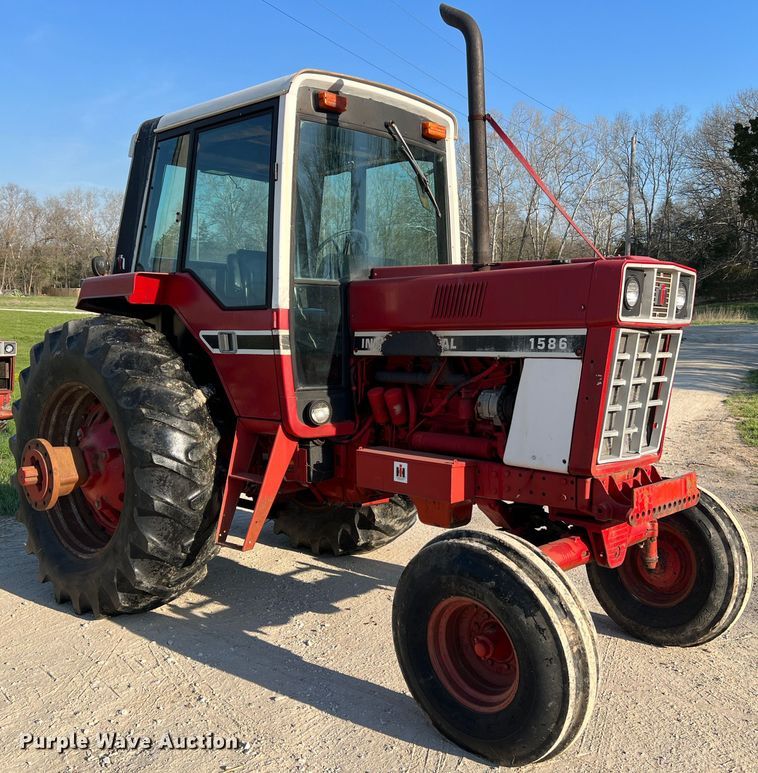 image for item LI9622 International 1586  tractor