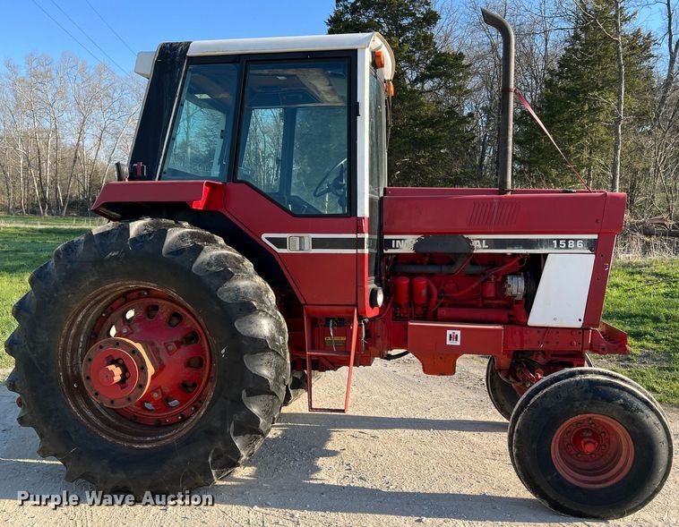 image for item LI9622 International 1586  tractor