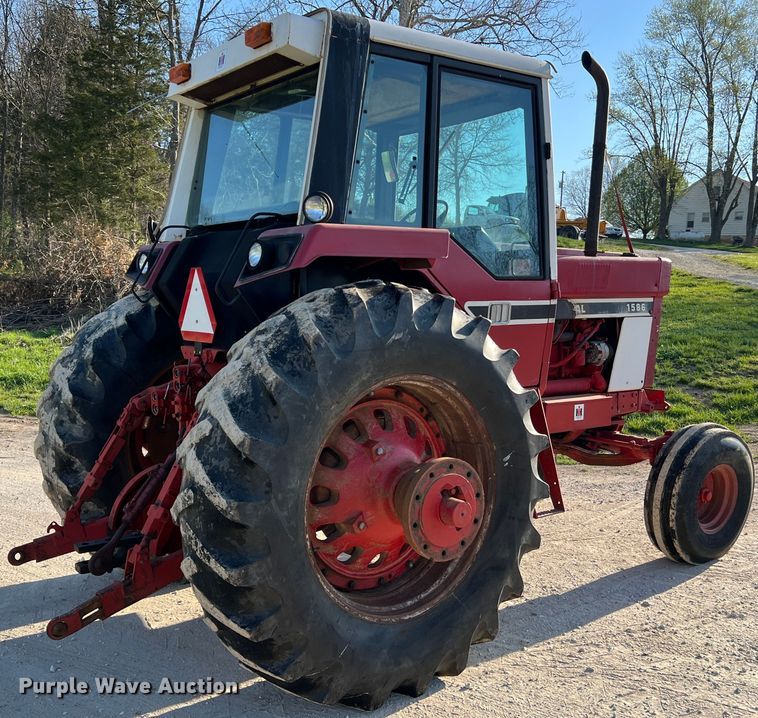 image for item LI9622 International 1586  tractor