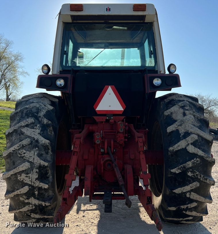 image for item LI9622 International 1586  tractor