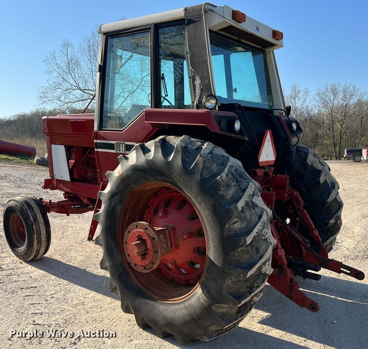 image for item LI9622 International 1586  tractor