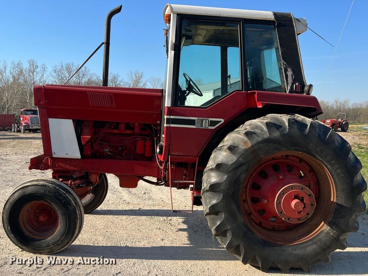 image for item LI9622 International 1586  tractor