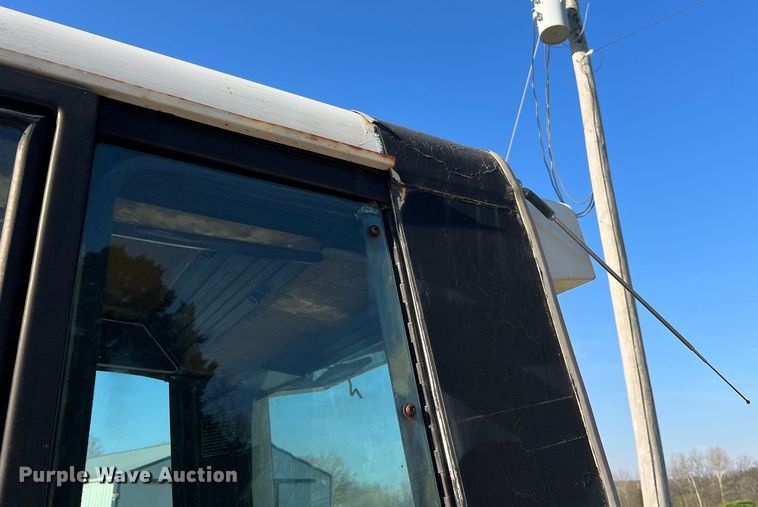 image for item LI9622 International 1586  tractor