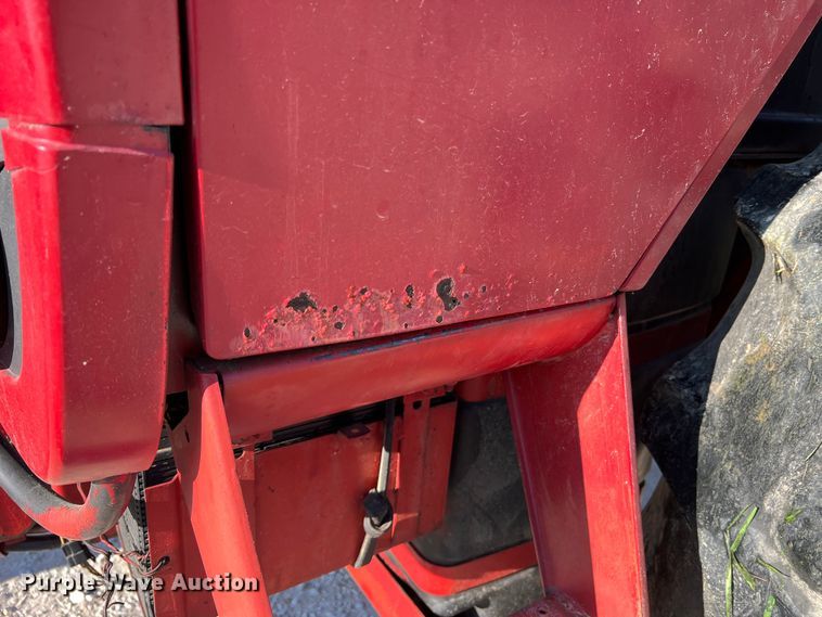 image for item LI9622 International 1586  tractor