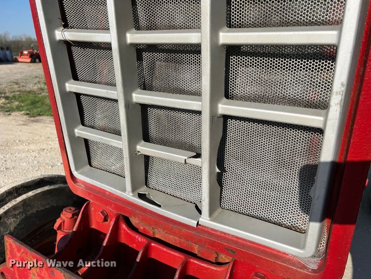 image for item LI9622 International 1586  tractor