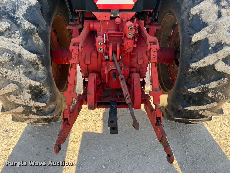 image for item LI9622 International 1586  tractor